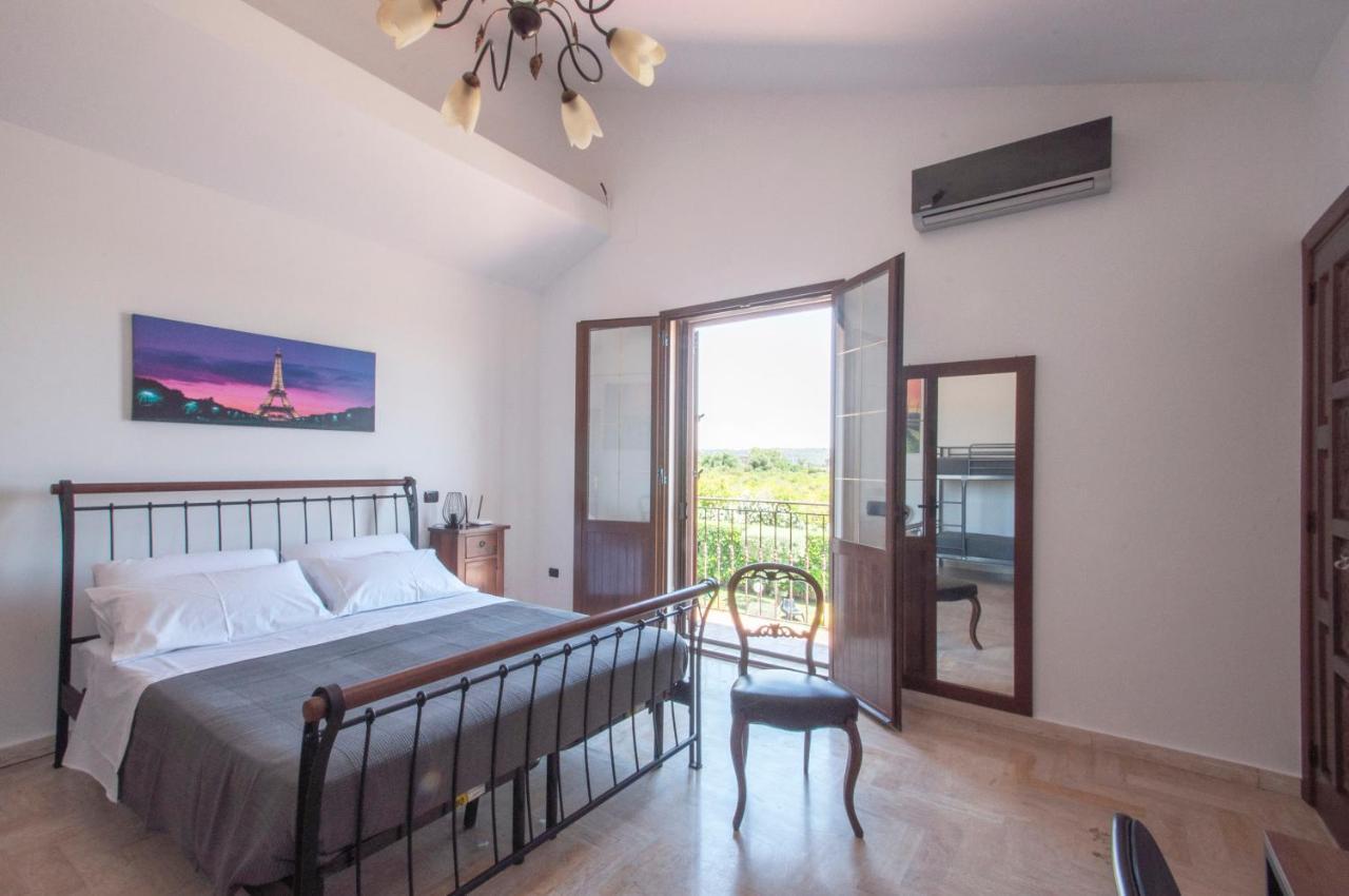 B&B Vittoria House คาร์เลนตินี ภายนอก รูปภาพ