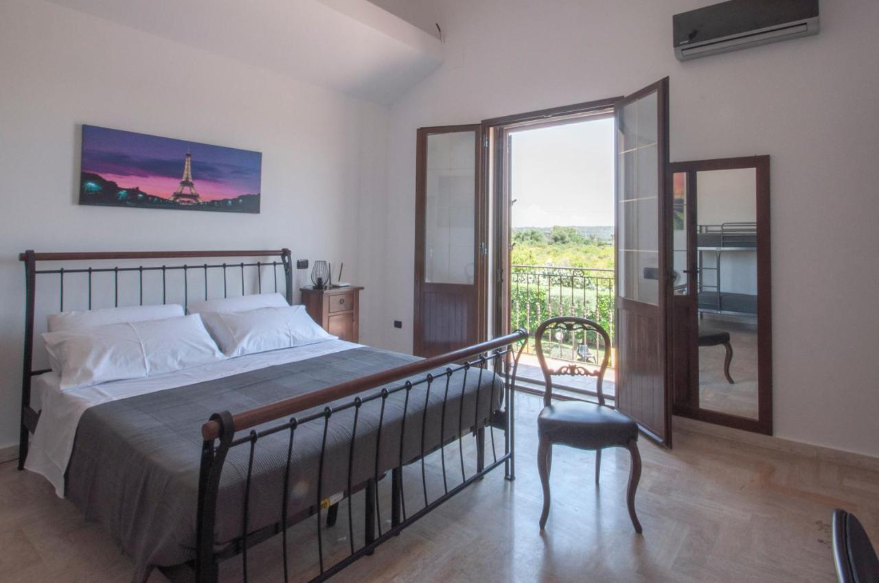 B&B Vittoria House คาร์เลนตินี ภายนอก รูปภาพ